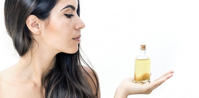 Des cils de rêve avec l'huile de ricin